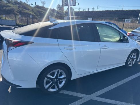 Used 2017 Toyota Prius Three Touring image 6
