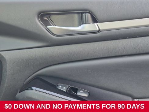 Used 2025 Nissan Altima 2.5 SR FWD image 33