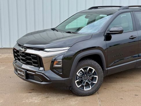Used 2025 Chevrolet Equinox ACTIV w/ Convenience Package III AWD/4WD image 2