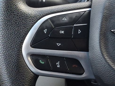 Used 2020 Chrysler Voyager L image 20