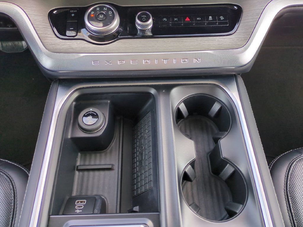 Used 2025 Ford Expedition Max Platinum AWD/4WD image 22