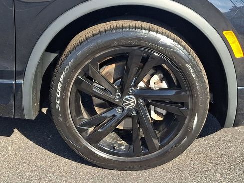 Certified 2023 Volkswagen Tiguan SE R-Line image 8