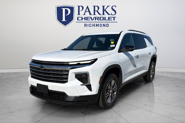 Used 2024 Chevrolet Traverse LT FWD image 3