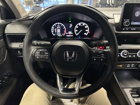 Used 2023 Honda CR-V EX image 9