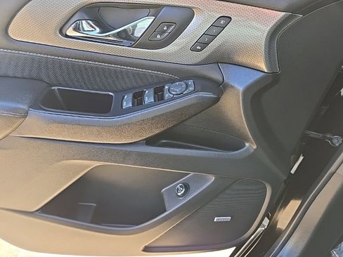 Used 2023 Chevrolet Traverse Premier image 44