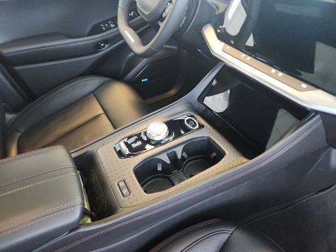 Used 2024 Jeep Wagoneer Launch Edition AWD/4WD image 16