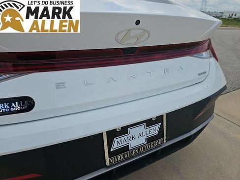 Used 2025 Hyundai Elantra Hybrid FWD image 31