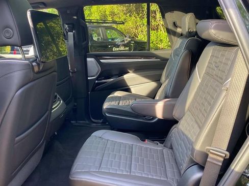 Used 2026 Cadillac Escalade Platinum Sport image 9