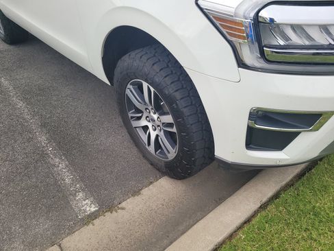 Used 2022 Ford Expedition Max Limited AWD/4WD image 4