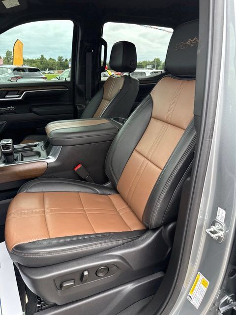 Used 2025 Chevrolet Silverado 1500 High Country RWD image 14