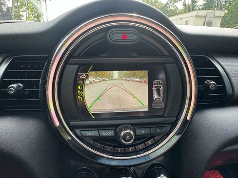 Used 2016 MINI Cooper 4-Door Hardtop w/ Premium Package image 26