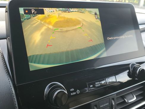 Used 2021 Nissan Armada SV image 27