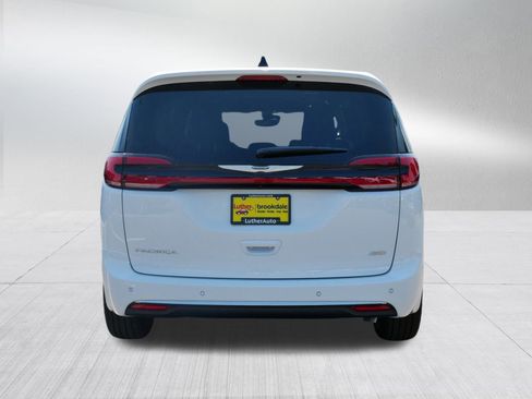 New 2026 Chrysler Pacifica Select image 6