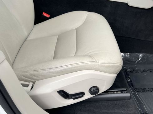 Used 2018 Volvo XC90 T5 Momentum w/ Convenience Package AWD/4WD image 18