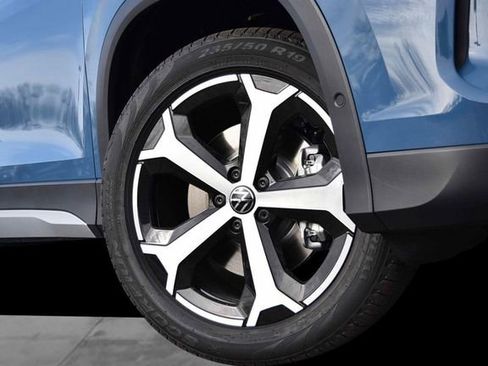 New 2026 Volkswagen Tiguan SE image 3