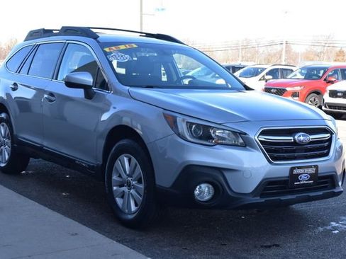 Used 2019 Subaru Outback 2.5i Premium image 4