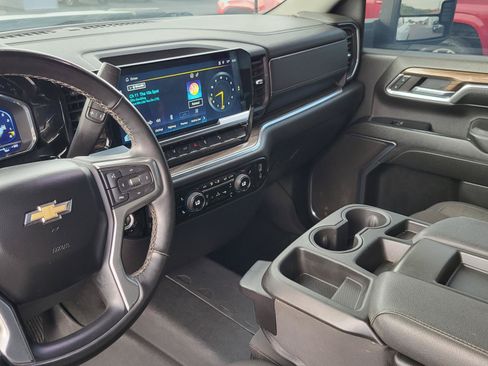 Used 2024 Chevrolet Silverado 2500 LT AWD/4WD image 24