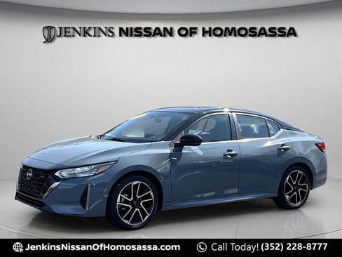 Certified 2025 Nissan Sentra SR w/ SR Premium Package FWD image 10