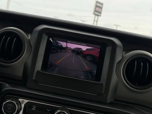 Used 2022 Jeep Gladiator Sport AWD/4WD image 3