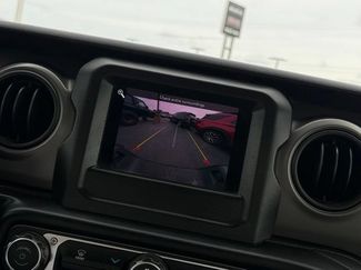 Used 2022 Jeep Gladiator Sport AWD/4WD video 3