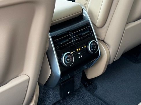 New 2025 Land Rover Range Rover Long Wheelbase SE image 15