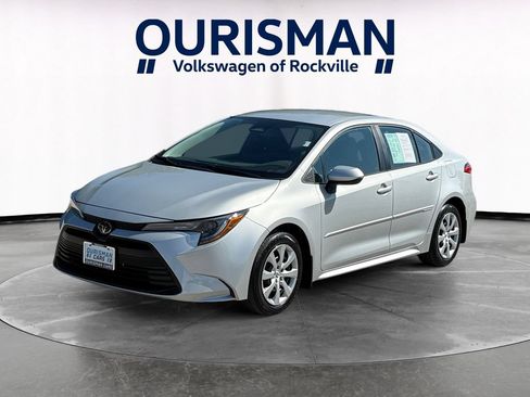 Used 2024 Toyota Corolla LE FWD image 2