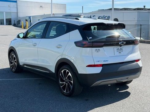 Certified 2022 Chevrolet Bolt EUV Premier w/ Sun & Sound Package FWD image 7