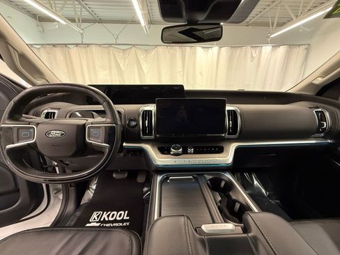 Used 2025 Ford Expedition Max Platinum AWD/4WD image 17