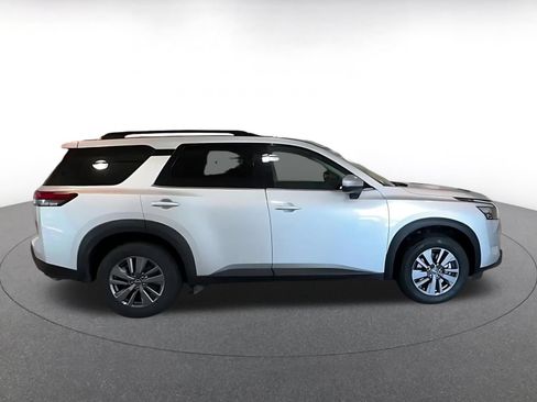 Used 2025 Nissan Pathfinder SV FWD image 16