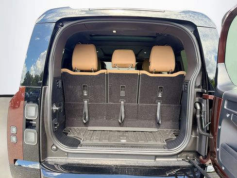 New 2026 Land Rover Defender 130 X-Dynamic SE AWD/4WD image 46