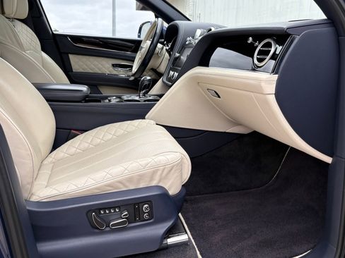 Used 2019 Bentley Bentayga AWD/4WD image 45