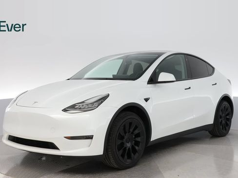 Used 2023 Tesla Model Y Long Range AWD/4WD image 2