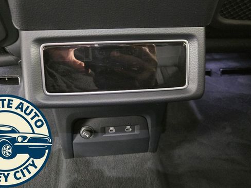 Used 2022 Audi e-tron Premium w/ Convenience Plus Package image 33