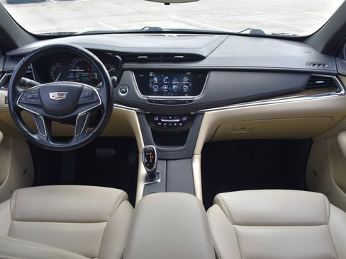 Used 2019 Cadillac XT5 FWD image 7