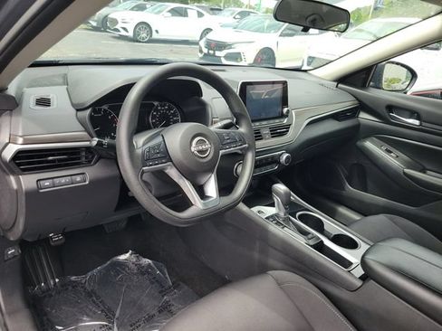 Used 2024 Nissan Altima 2.5 SV FWD image 15