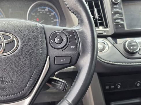 Used 2018 Toyota RAV4 XLE FWD image 25