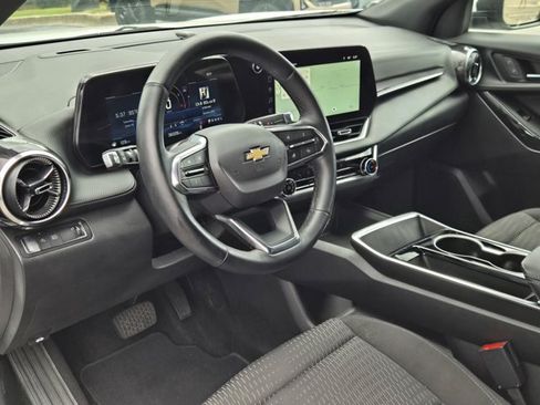 Used 2025 Chevrolet Equinox LT FWD image 23