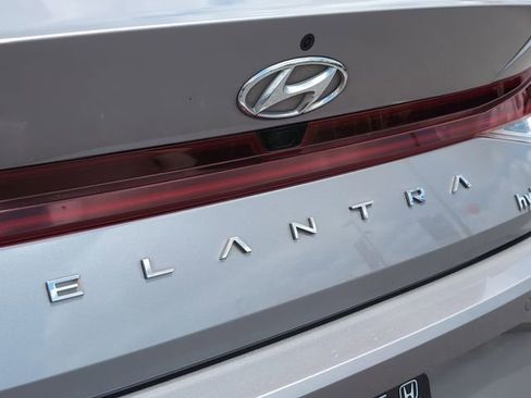 Used 2023 Hyundai Elantra Limited FWD image 5