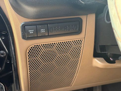 Used 2011 Jeep Wrangler Unlimited Rubicon w/ Connectivity Group AWD/4WD image 7