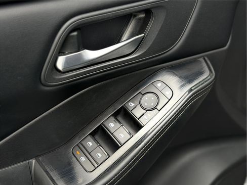 Used 2024 Nissan Rogue SV image 8