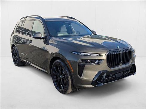 Used 2025 BMW X7 xDrive40i w/ M Sport Package image 6