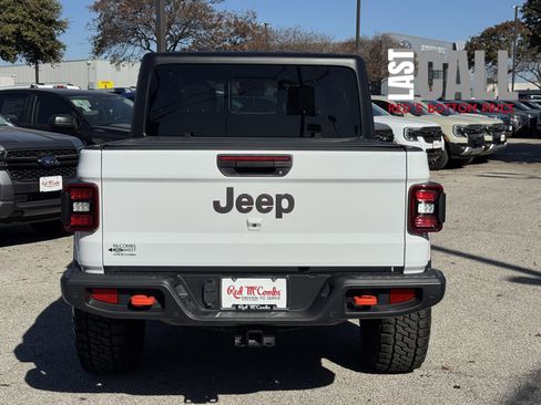 Used 2023 Jeep Gladiator Mojave w/ Cold Weather Group image 8