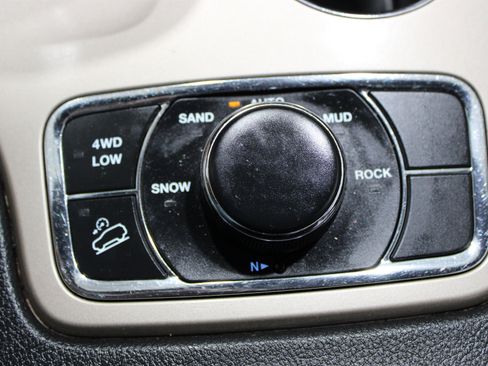 Used 2015 Jeep Grand Cherokee Limited AWD/4WD image 22