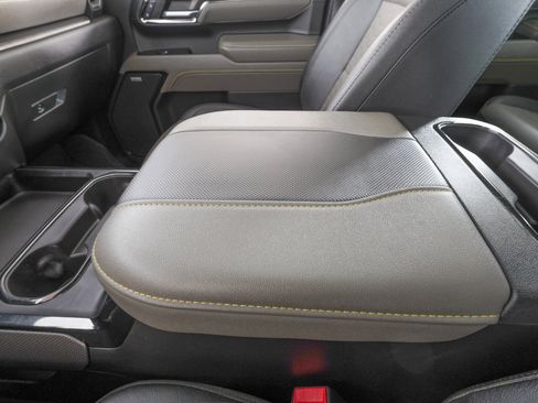 Used 2024 Chevrolet Silverado 2500 ZR2 w/ Technology Package image 30