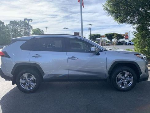 Used 2025 Toyota RAV4 LE AWD/4WD image 9