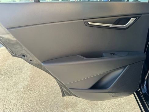 Used 2025 Kia Niro LX FWD image 38