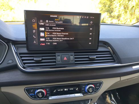 Certified 2025 Audi Q5 2.0T Premium Plus image 22