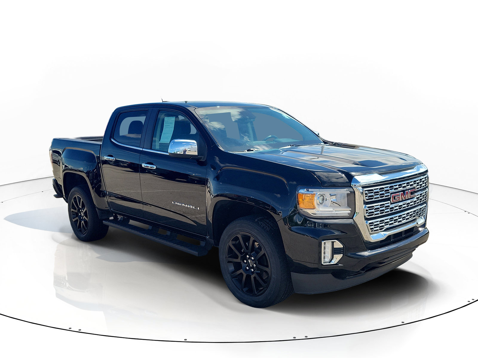 Used 2022 GMC Canyon Denali w/ Denali Black Edition Package AWD/4WD image 2