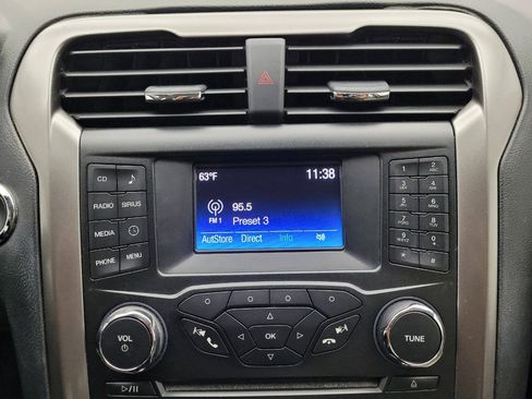 Used 2017 Ford Fusion SE image 25