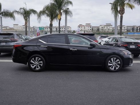 Used 2025 Nissan Altima 2.5 S FWD image 3